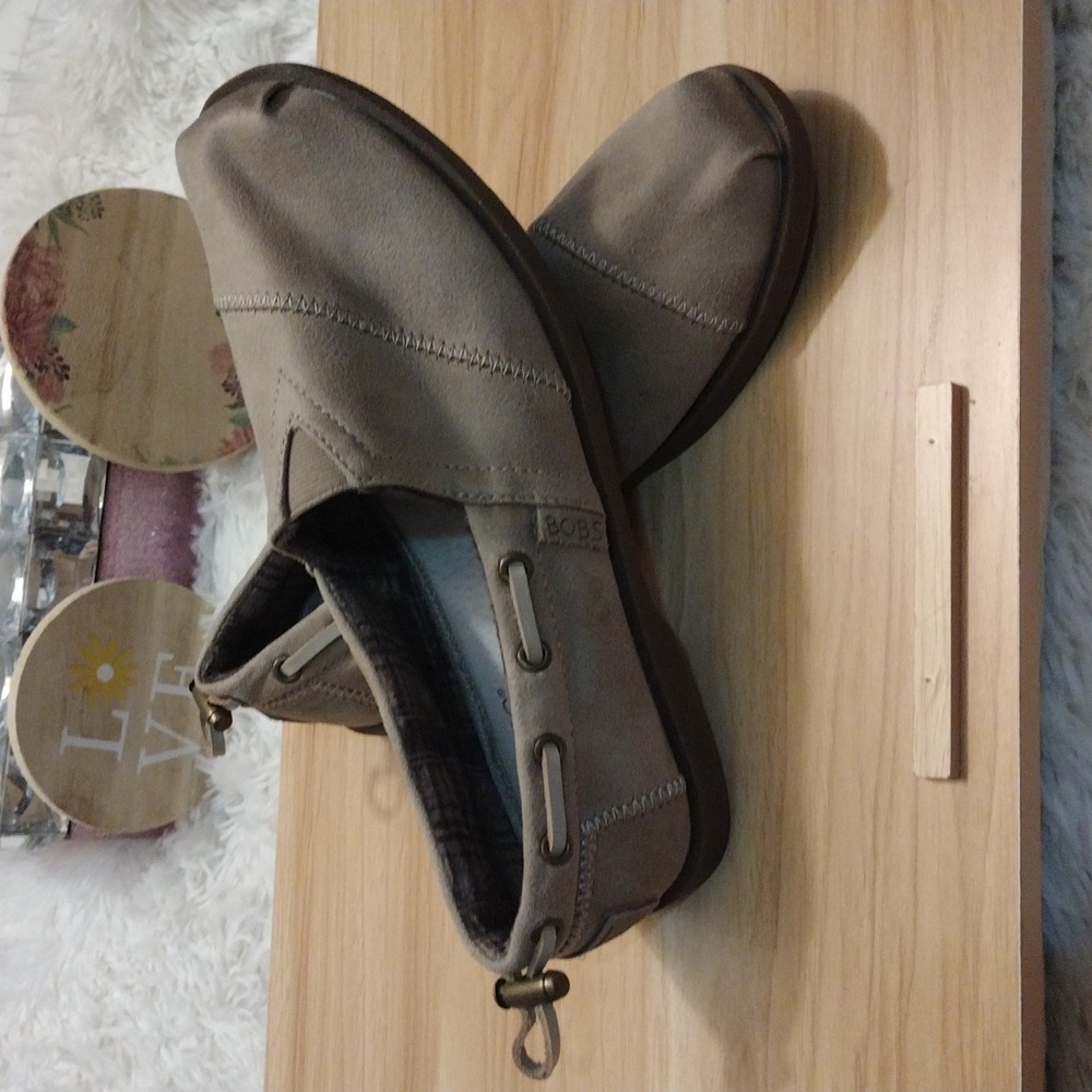 Bobs from Skechers Taupe Memory Foam Leather Insole Loafers Women's  Size W7